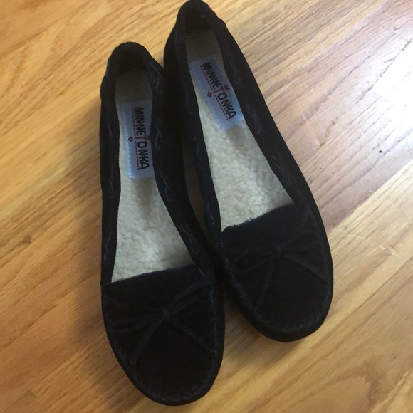 Minnetonka Shoes - Minnetonka women’s leather moccasins size 8.5